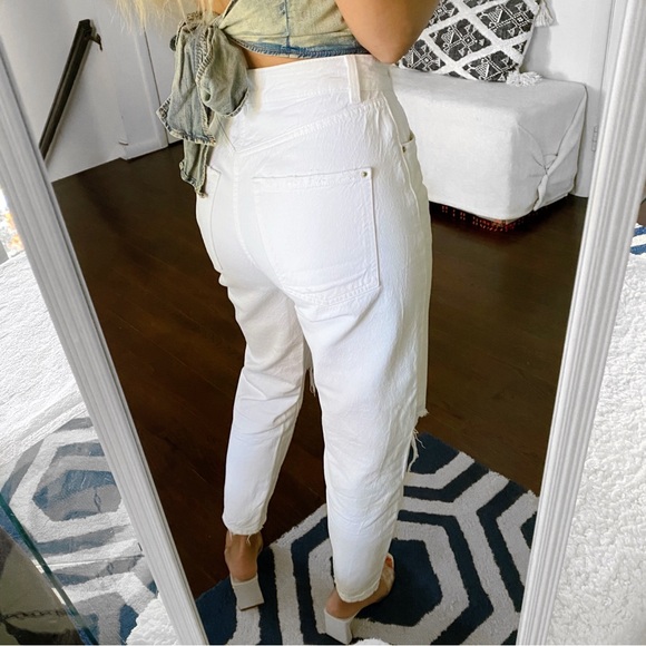 π ZARA WHITE HIGH WAIST DISTRESSED RAW HEM JEANS! - Picture 5 of 16